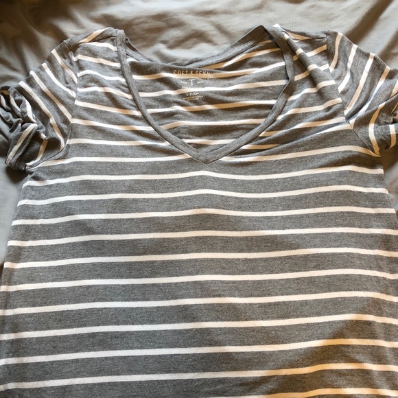 T-Shirt - Picture 1 of 1